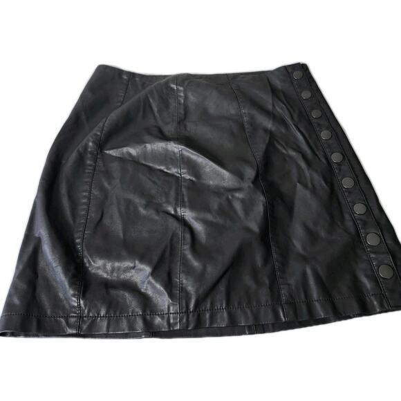Free People A-Line Mini Skirt Size 12 Black Faux Leather Button Detail - Picture 1 of 7
